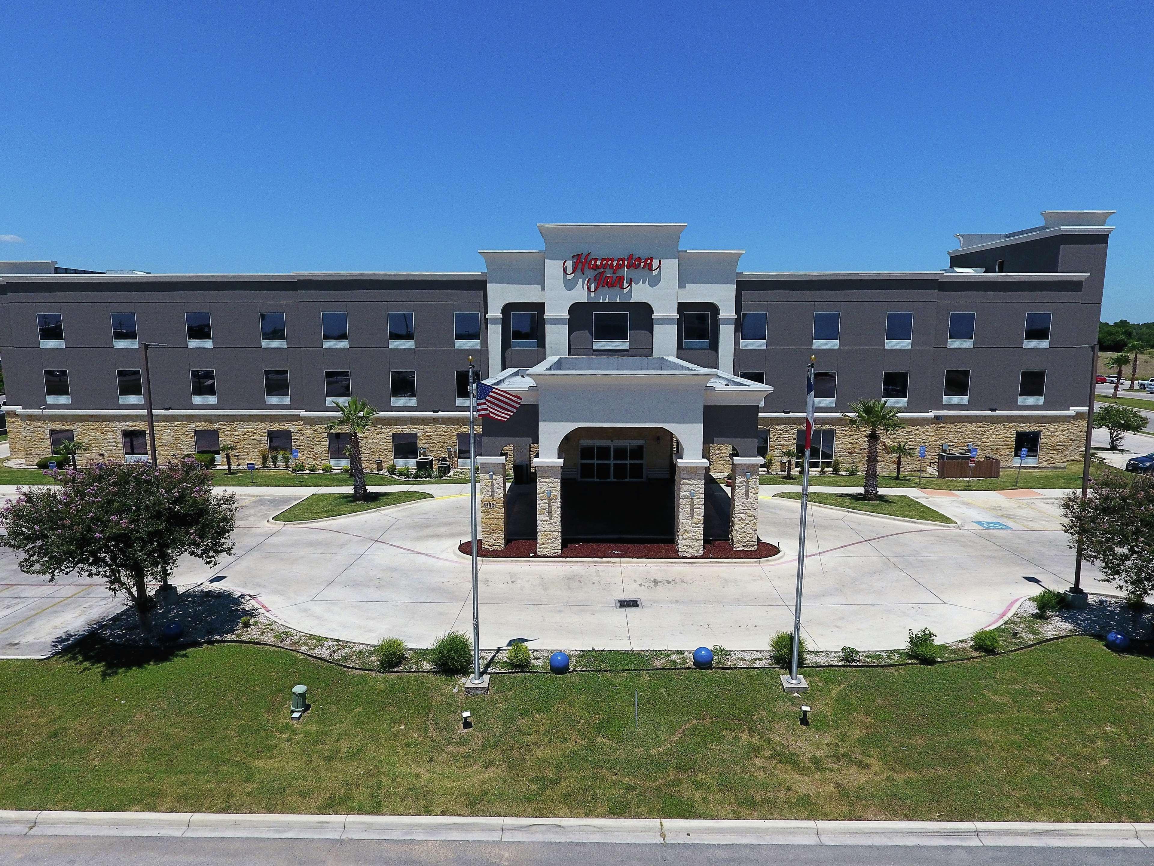 Hampton Inn Seguin Exterior photo