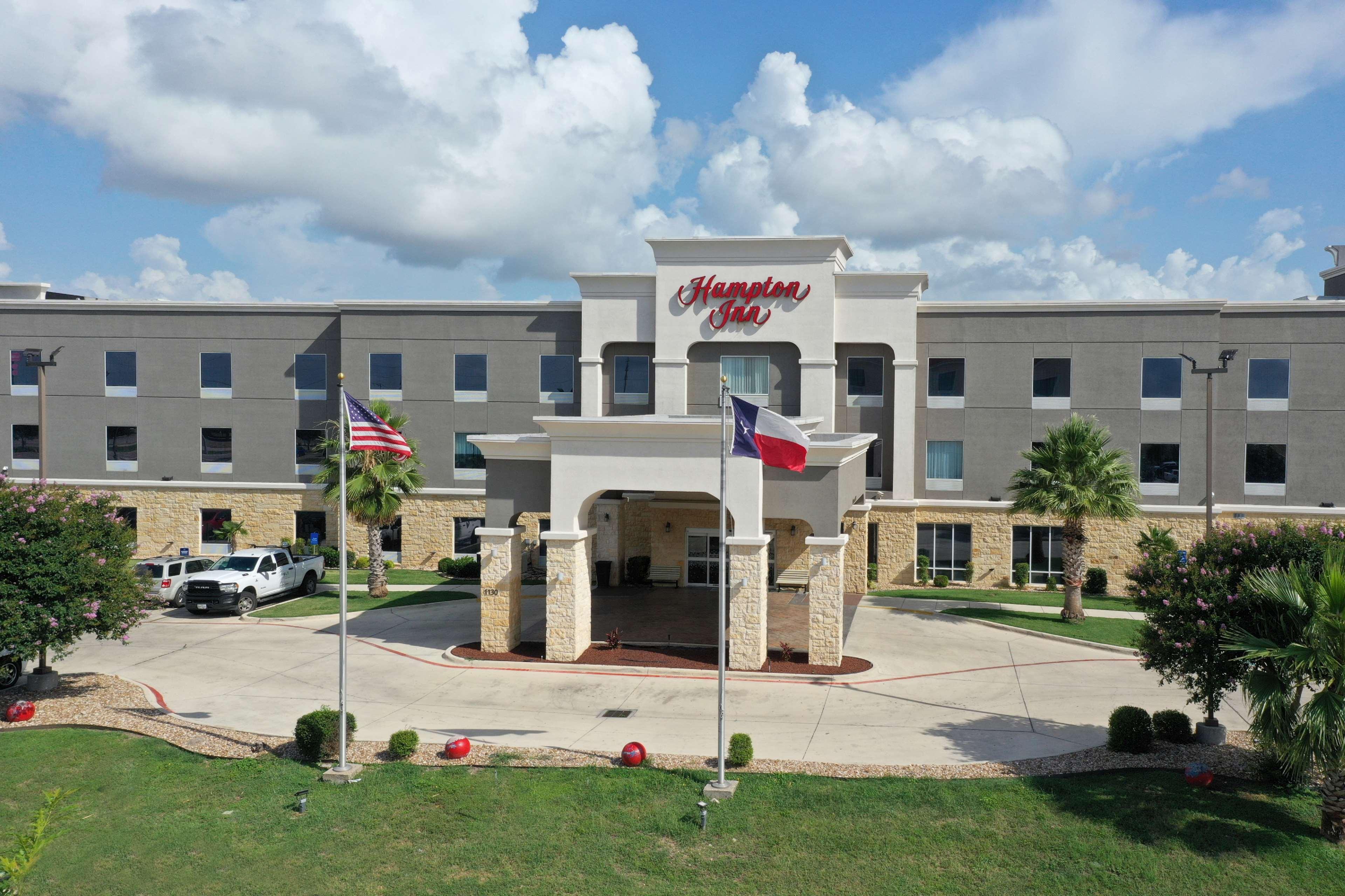 Hampton Inn Seguin Exterior photo