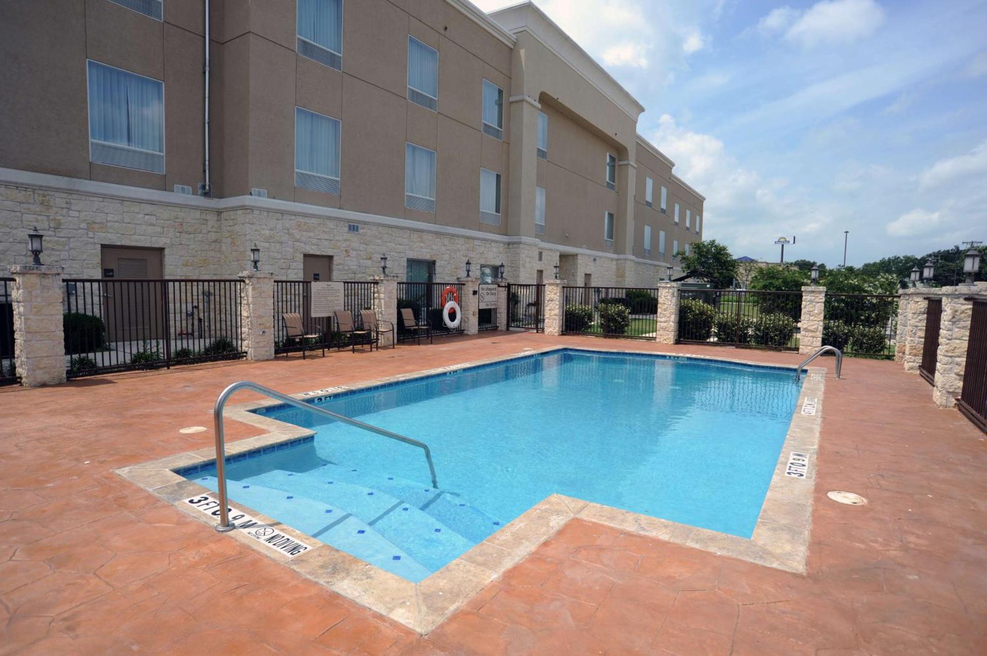 Hampton Inn Seguin Exterior photo